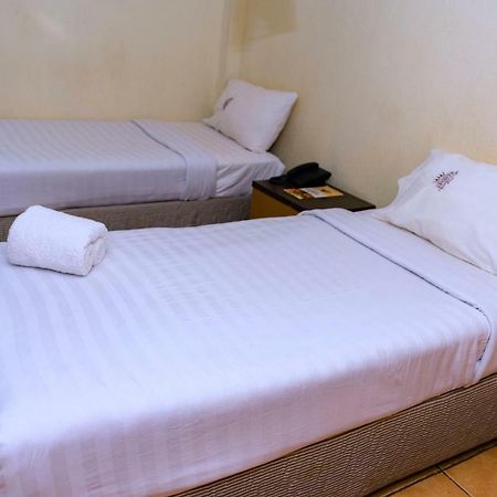 Aponye Hotel Kampala Bagian luar foto