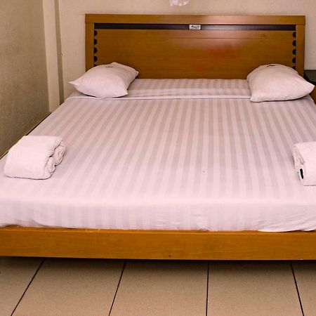 Aponye Hotel Kampala Bagian luar foto