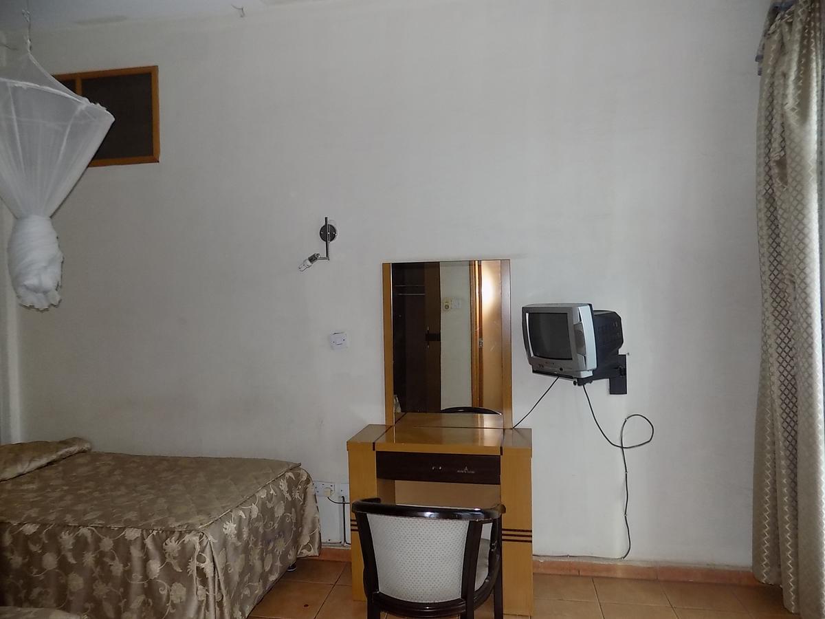 Aponye Hotel Kampala Bagian luar foto