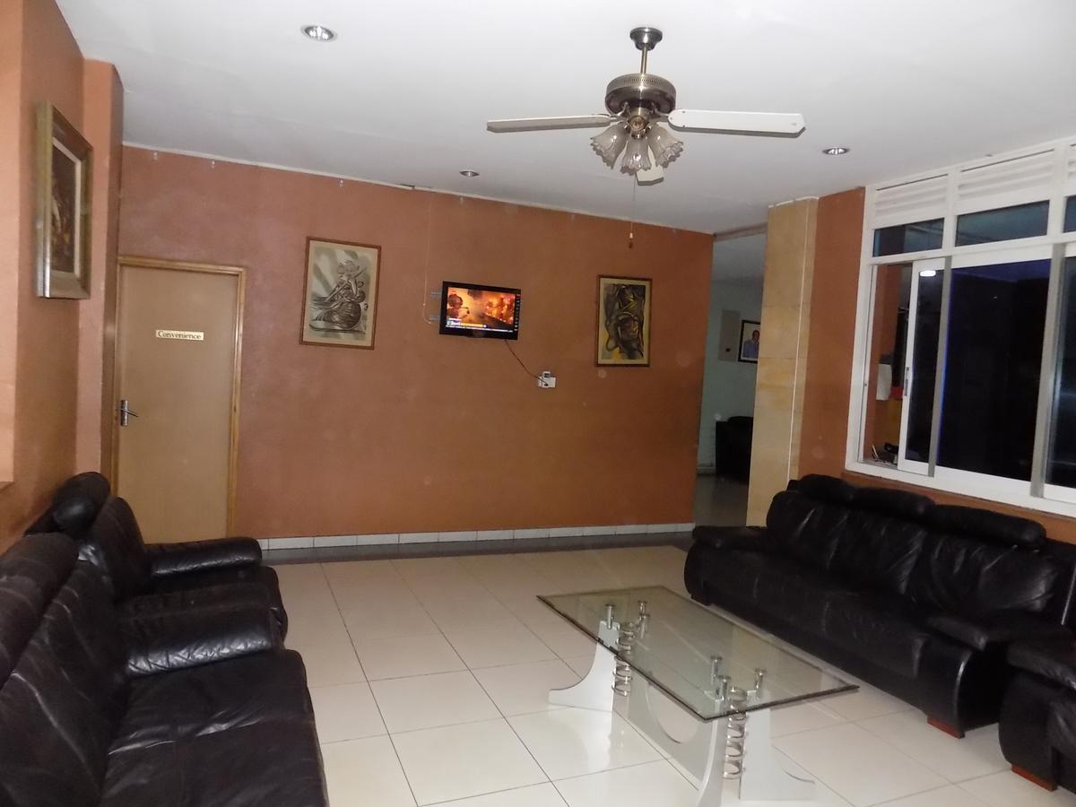 Aponye Hotel Kampala Bagian luar foto