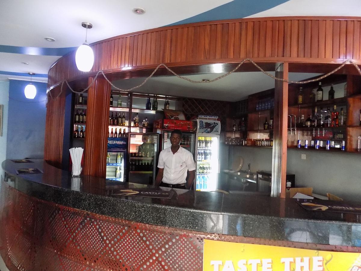 Aponye Hotel Kampala Bagian luar foto