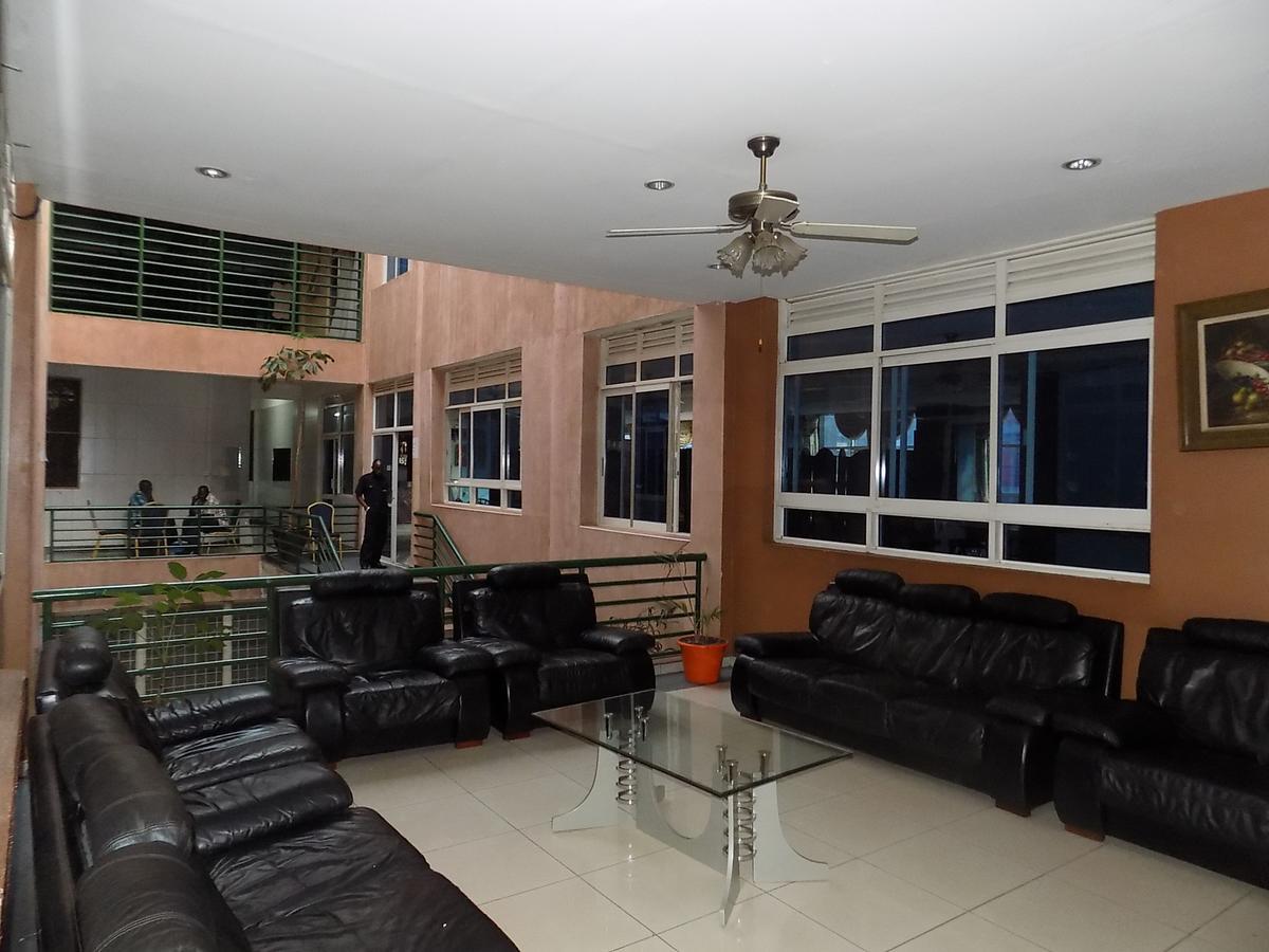 Aponye Hotel Kampala Bagian luar foto