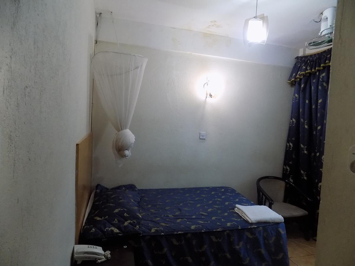 Aponye Hotel Kampala Bagian luar foto