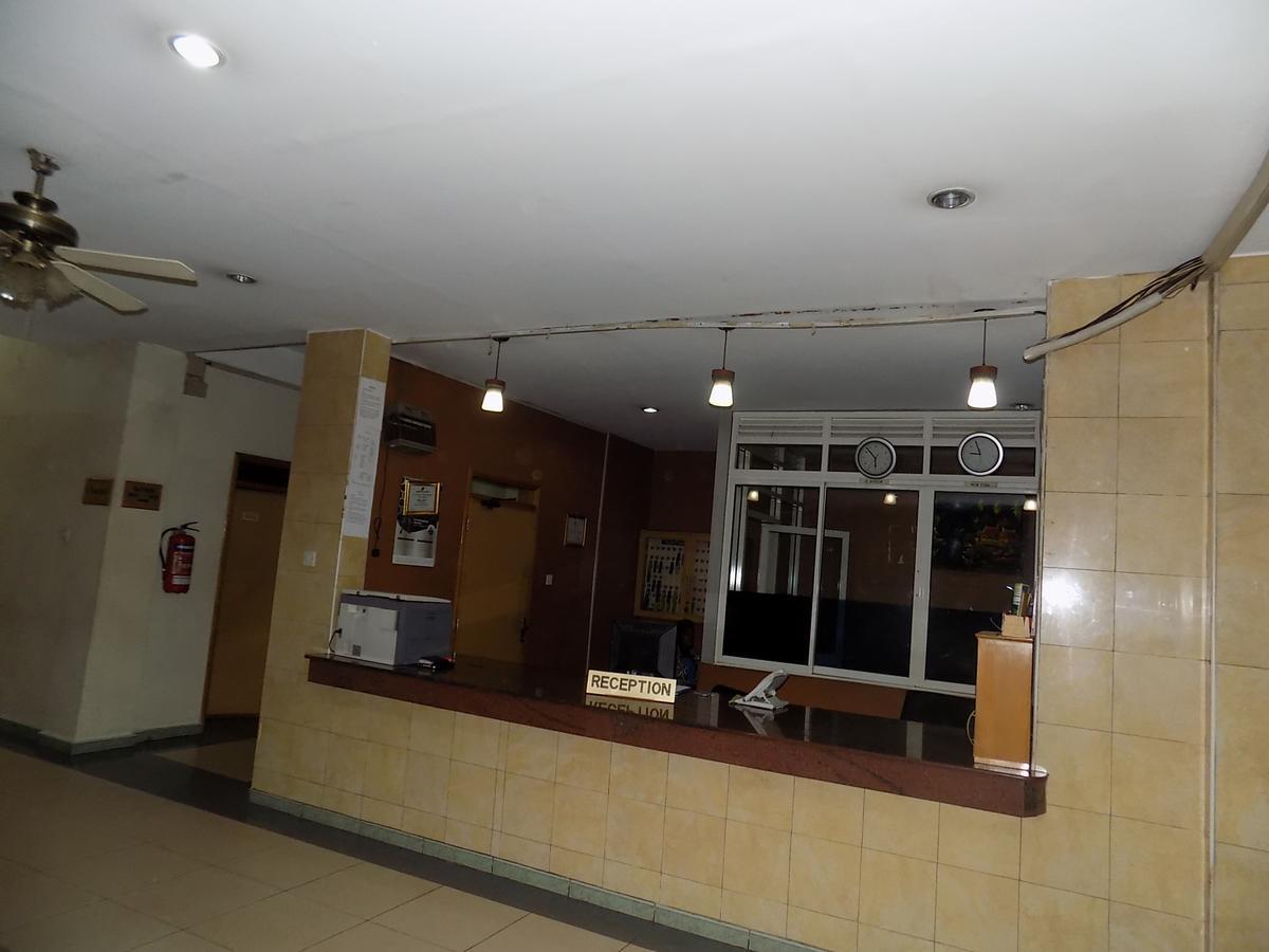 Aponye Hotel Kampala Bagian luar foto