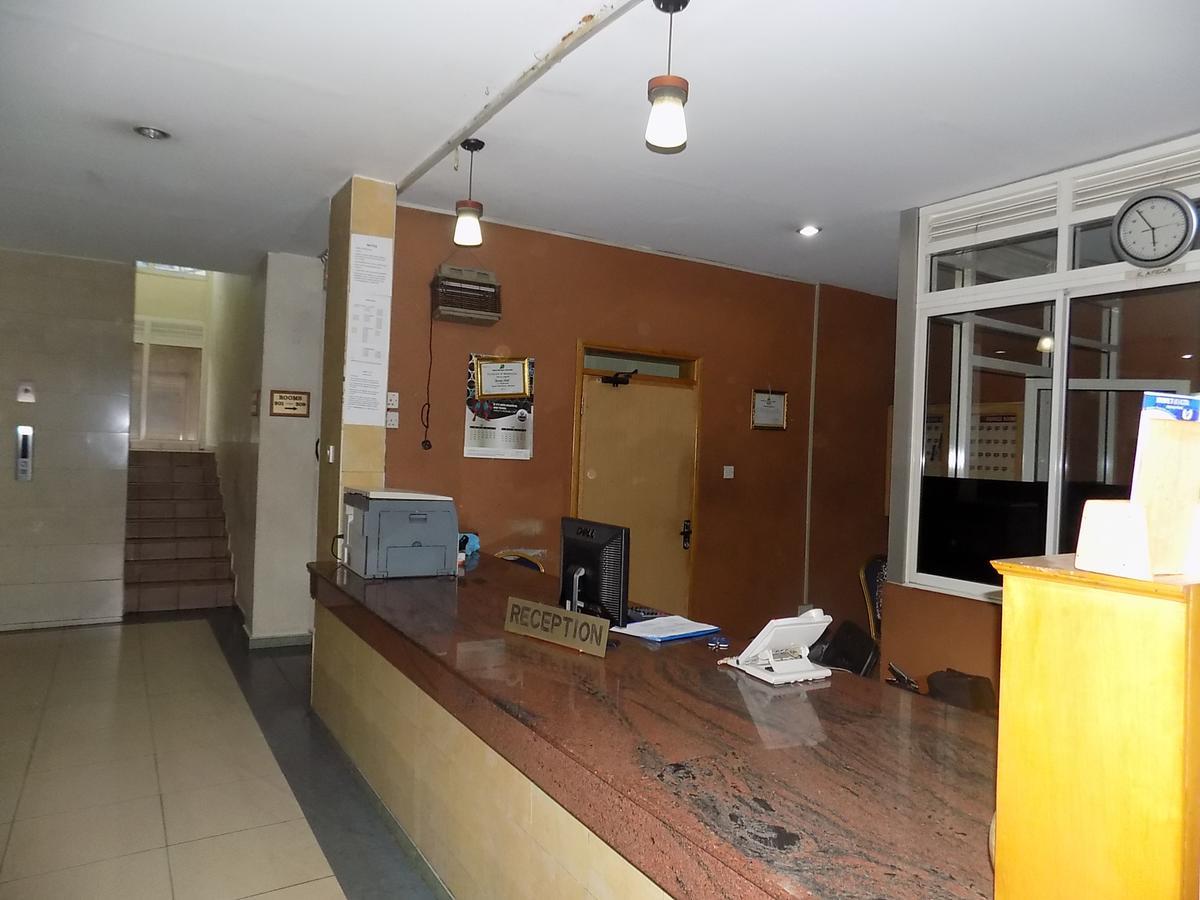 Aponye Hotel Kampala Bagian luar foto