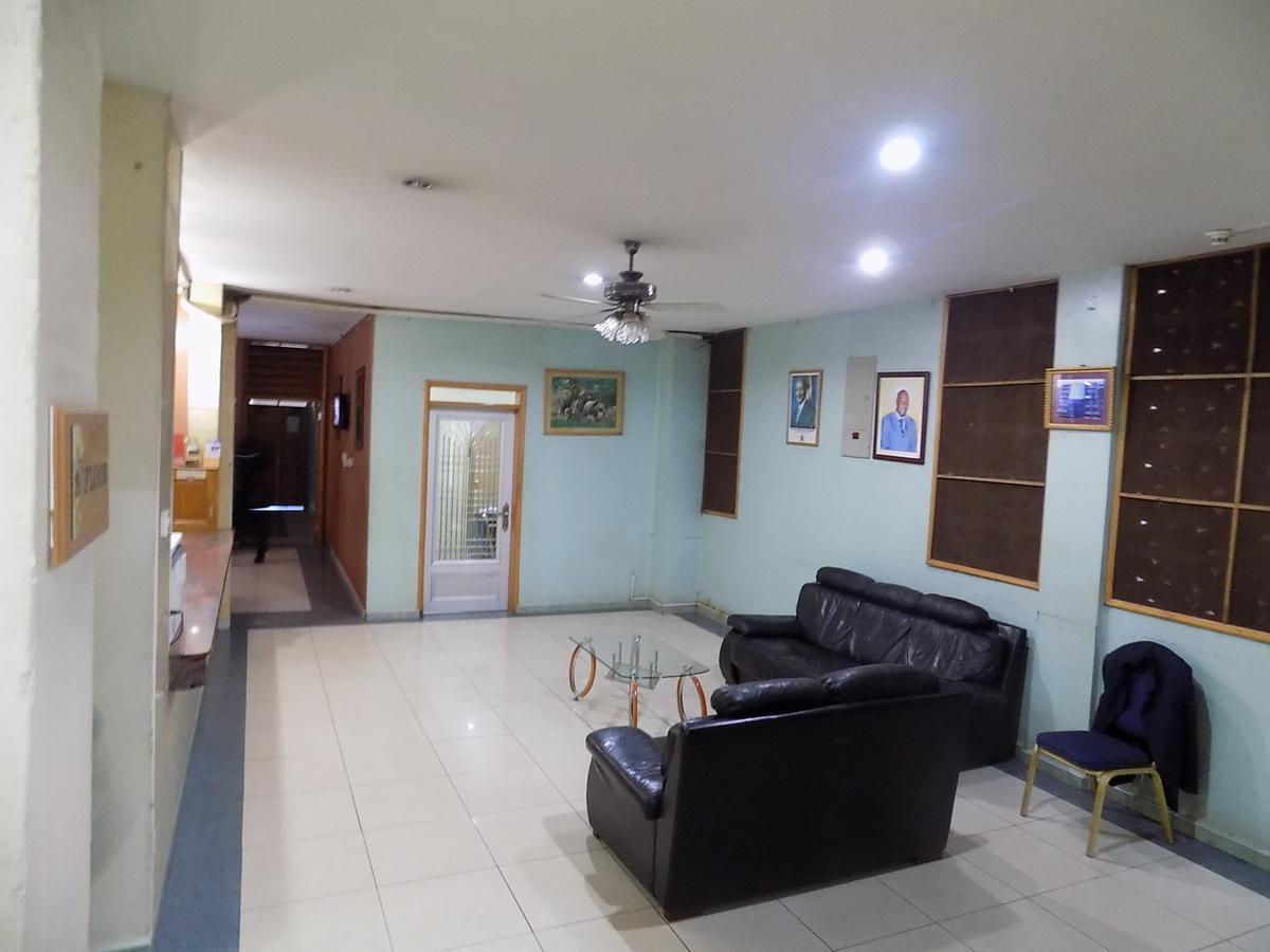 Aponye Hotel Kampala Bagian luar foto
