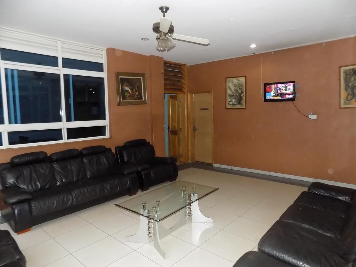 Aponye Hotel Kampala Bagian luar foto