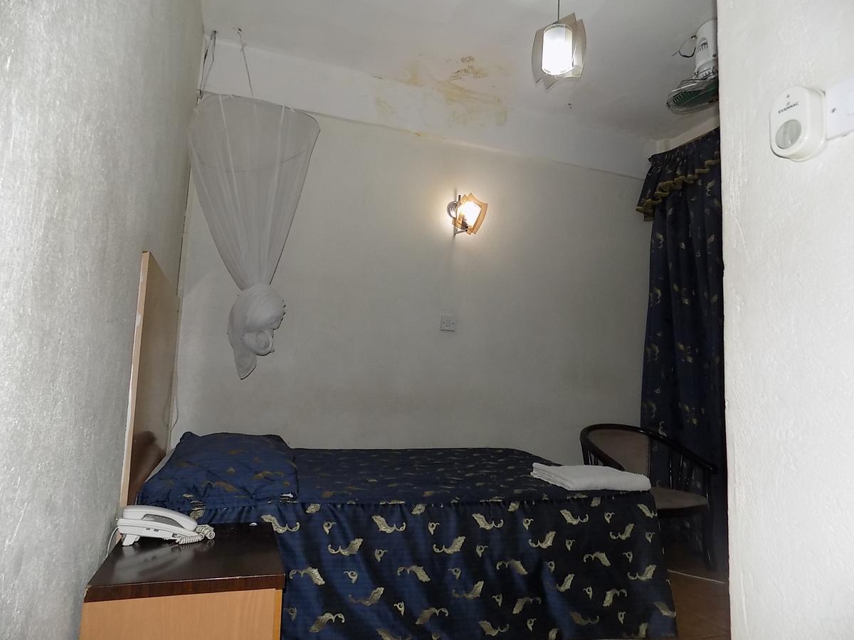 Aponye Hotel Kampala Bagian luar foto