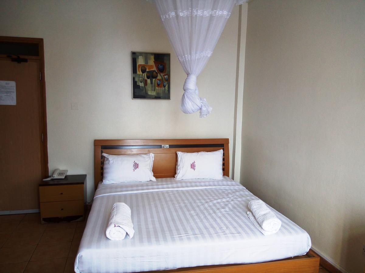 Aponye Hotel Kampala Bagian luar foto