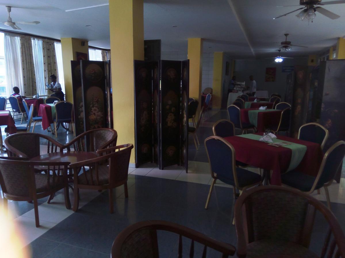 Aponye Hotel Kampala Bagian luar foto