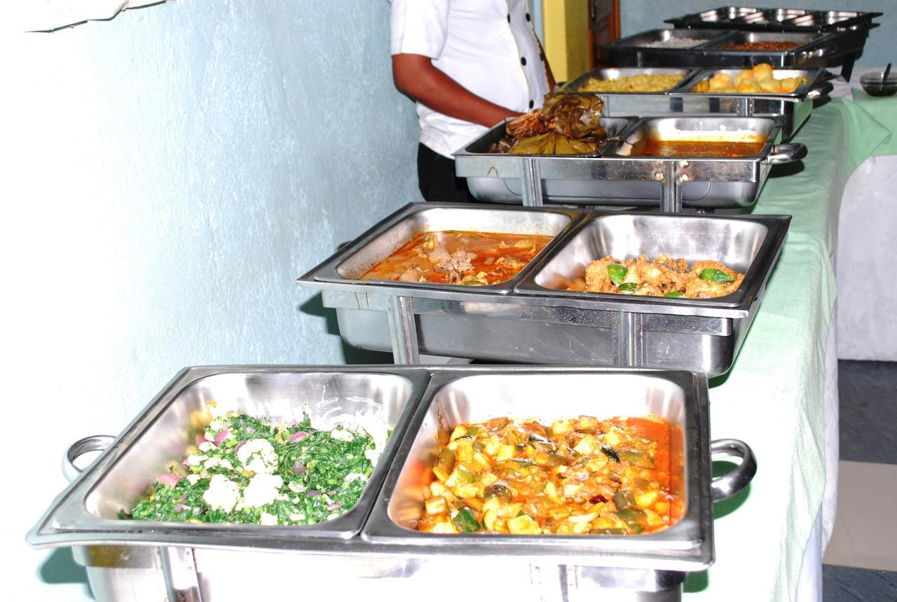 Aponye Hotel Kampala Bagian luar foto