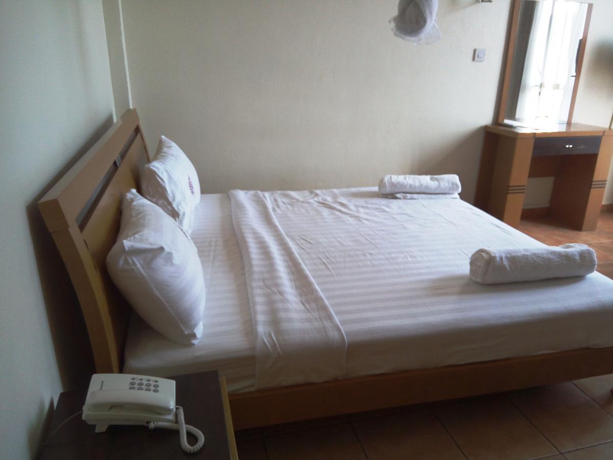 Aponye Hotel Kampala Bagian luar foto