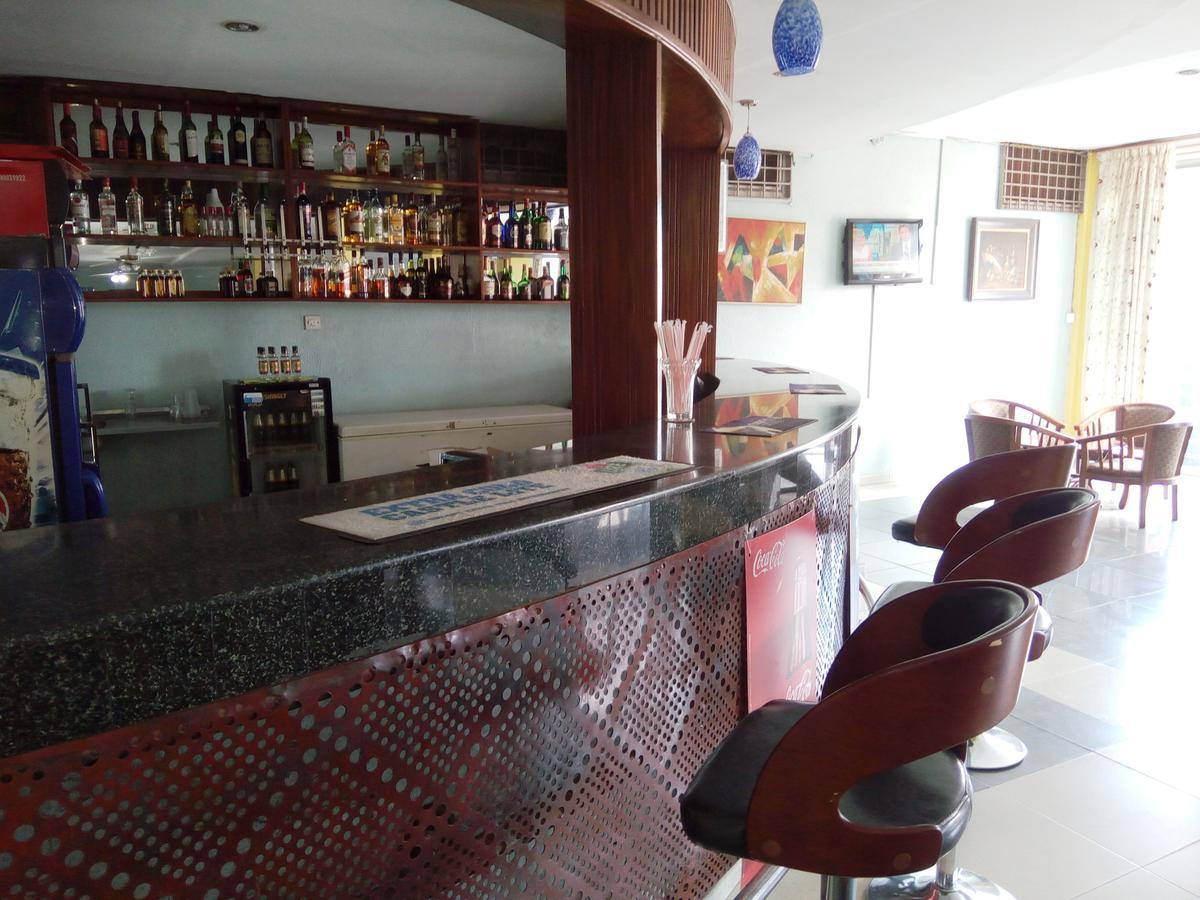 Aponye Hotel Kampala Bagian luar foto