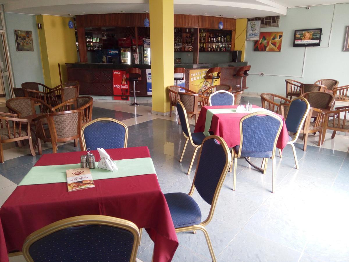 Aponye Hotel Kampala Bagian luar foto