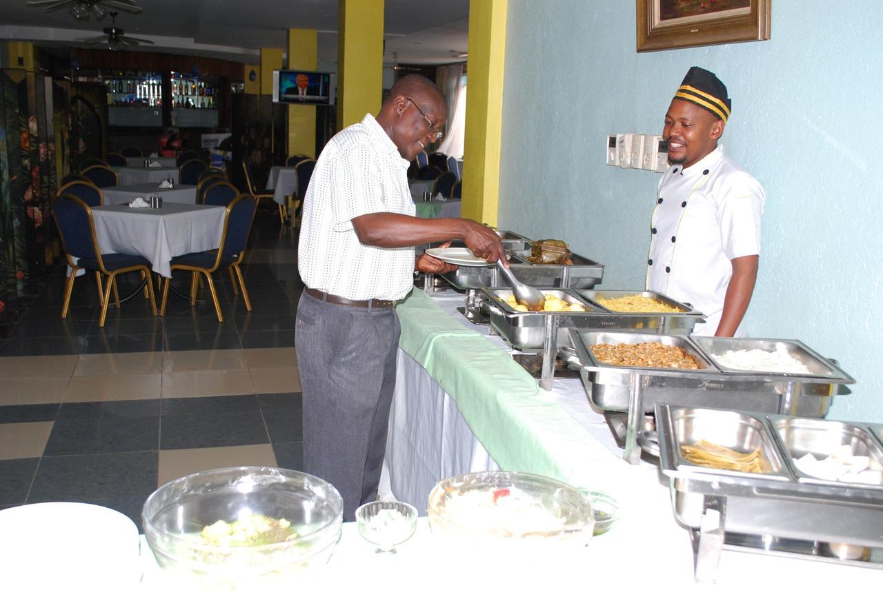 Aponye Hotel Kampala Bagian luar foto