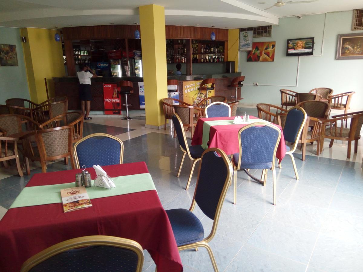 Aponye Hotel Kampala Bagian luar foto