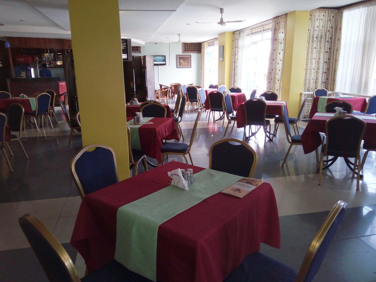 Aponye Hotel Kampala Bagian luar foto