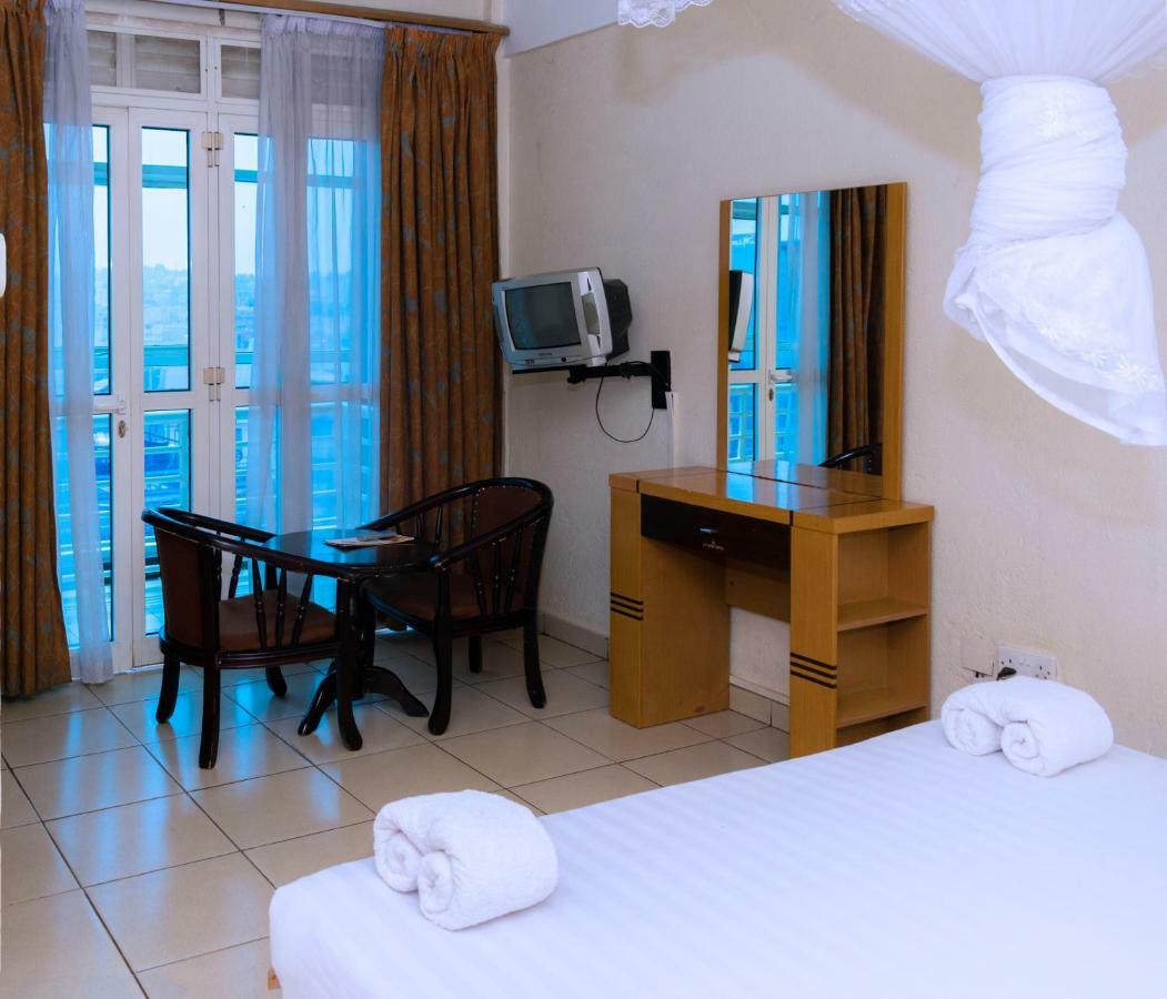 Aponye Hotel Kampala Bagian luar foto